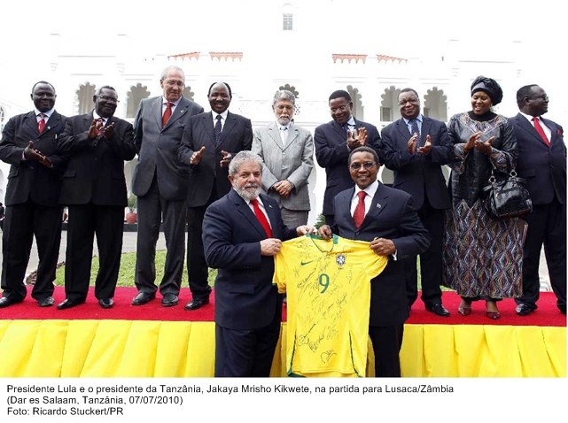 Presidente Lula e o presidente da Tanzânia, Jakaya Mrisho Kikwete, na partida para Lusaca-Zâmbia.
