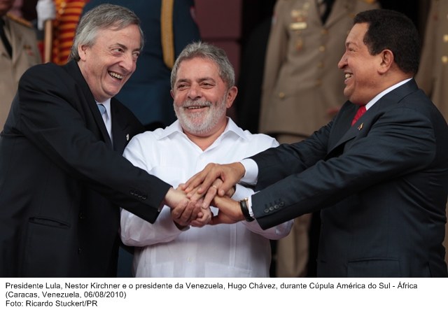 Presidente Lula, Nestor Kirchner e o presidente da Venezuela, Hugo Chávez, participam da Cúpula América do Sul - África.