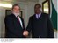 Presidente Lula e o presidente da Zâmbia, Rupiah Bwezani Banda, durante encontro privado.