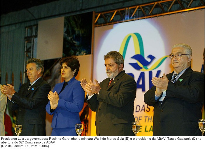 Presidente Lula , a governadora Rosinha Garotinho, o ministro Walfrido Mares Guia (E) e o presidente da ABAV, Tasso Gadzanis (D) na abertura do 32º Congresso da ABAV.