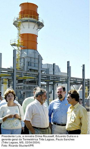 Presidente Lula, a ministra Dilma Rousseff, Eduardo Dutra e o gerente-geral da Termelétrica Três Lagoas, Paulo Sanches.jpg