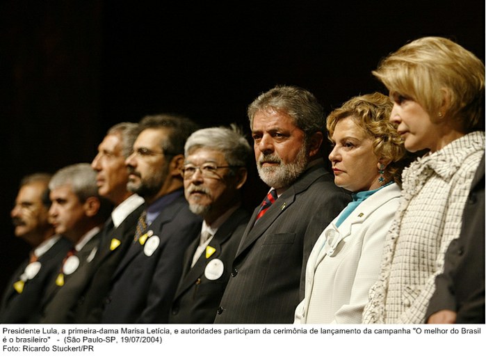 Presidente Lula, a primeira-dama Marisa Letícia, e autoridades participam da cerimônia de lançamento da campanha O melhor do Brasil é o brasileiro.jpg