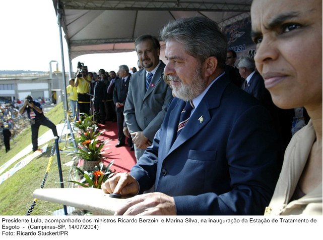 Presidente Lula, acompanhado dos ministros Ricardo Berzoini e Marina Silva, na inauguração da Estação de Tratamento de Esgoto.jpg