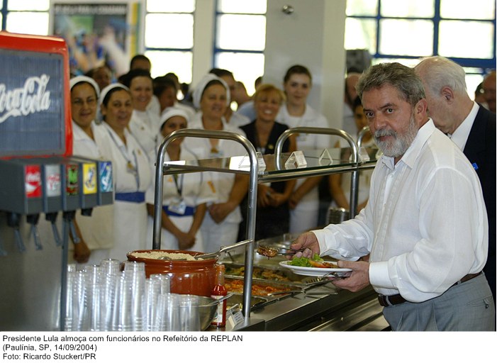Presidente Lula almoça com funcionários no Refeitório da REPLAN