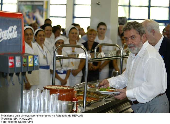 Presidente Lula almoça com funcionários no Refeitório da REPLAN