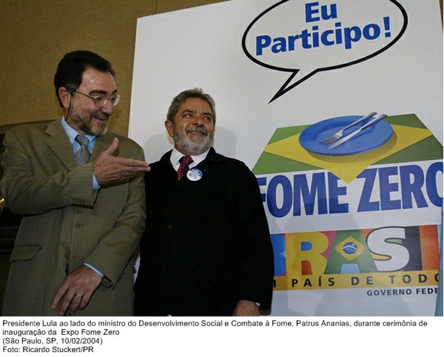 Presidente Lula ao lado do ministro do Desenvolvimento Social e Combate à Fome, Patrus Ananias, durante cerimônia de inauguração da Expo Fome Zero.