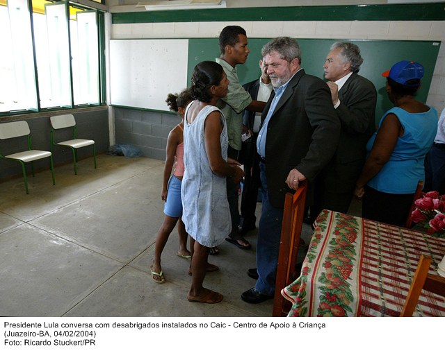 Presidente Lula conversa com desabrigados instalados no Caic - Centro de Apoio à Criança (2).jpg