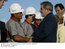 Presidente Lula cumprimenta operários da obra da Vila Pan-Americana.jpg