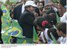 Presidente Lula cumprimenta populares durante visita à empresa Random.jpg