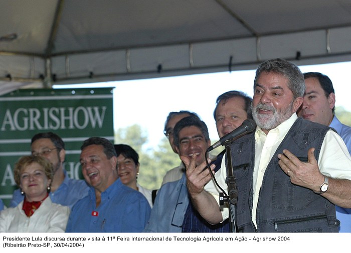 Presidente Lula discursa durante visita à 11ª Feira Internacional de Tecnologia Agrícola em Ação - Agrishow 2004.jpg