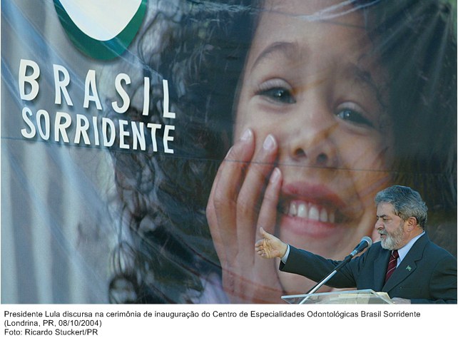Presidente Lula discursa na cerimônia de inauguração do Centro de Especialidades Odontológicas Brasil Sorridente.jpg