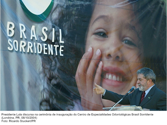 Presidente Lula discursa na cerimônia de inauguração do Centro de Especialidades Odontológicas Brasil Sorridente.jpg