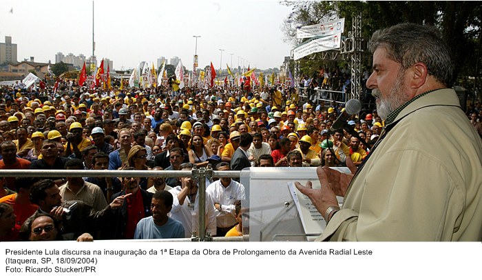 Presidente Lula discursa na inauguração da 1ª Etapa da Obra de Prolongamento da Avenida Radial Leste.jpg