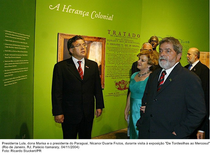 Presidente Lula, dona Marisa e o presidente do Paraguai, Nicanor Duarte Frutos, durante visita à exposição De Tordesilhas ao Mercosul.jpg