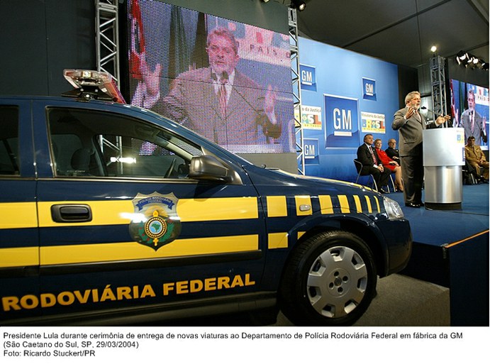 Presidente Lula durante cerimônia de entrega de novas viaturas ao Departamento de Polícia Rodoviária Federal em fábrica da GM.jpg