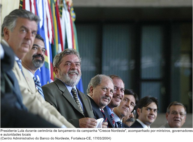 Presidente Lula durante cerimônia de lançamento da campanha Cresce Nordeste, acompanhado por ministros, governadores e autoridades locais.jpg