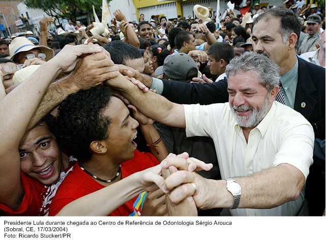Presidente Lula durante chegada ao Centro de Referência de Odontologia Sérgio Arouca.jpg