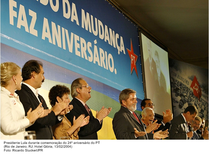 Presidente Lula durante comemoração do 24º aniversário do PT.jpg