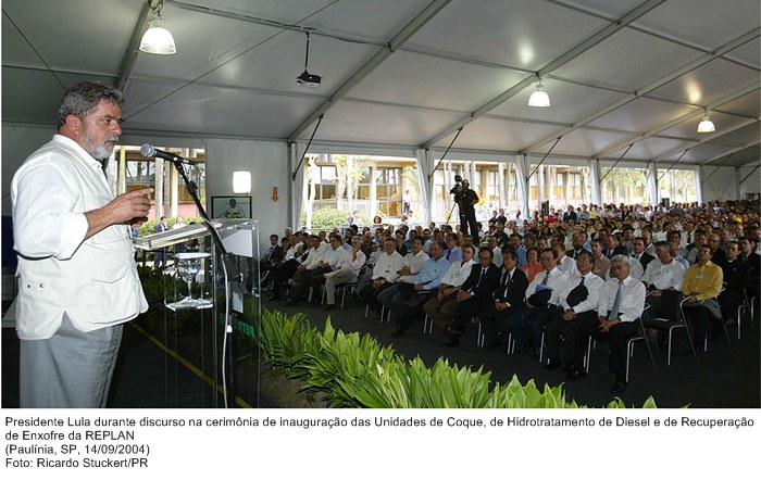 Presidente Lula durante discurso na cerimônia de inauguração das Unidades de Coque, de Hidrotratamento de Diesel e de Recuperação de Enxofre da REPLAN.jpg