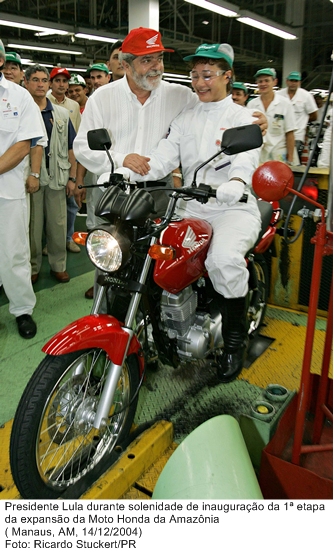 Presidente Lula durante solenidade de inauguração da 1ª etapa da expansão da Moto Honda da Amazônia.jpg