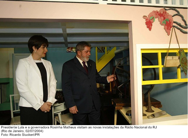 Presidente Lula e a governadora Rosinha Matheus visitam as novas instalações da Rádio Nacional do RJ.jpg