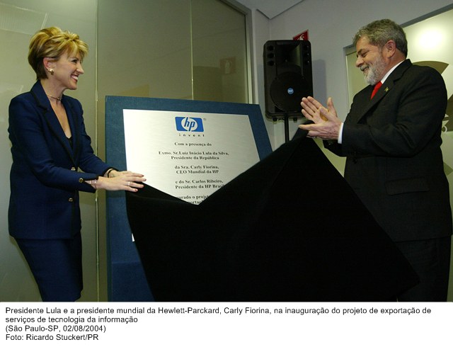 Presidente Lula e a presidente mundial da Hewlett-Parckard, Carly Fiorina, na inauguração do projeto de exportação de serviços de tecnologia da informação.jpg