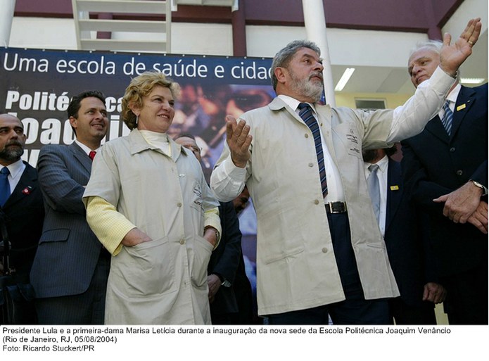 Presidente Lula e a primeira-dama Marisa Letícia durante a inauguração da nova sede da Escola Politécnica Joaquim Venâncio.jpg