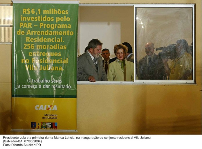 Presidente Lula e a primeira-dama Marisa Letícia, na inauguração do conjunto residencial Vila Juliana.jpg