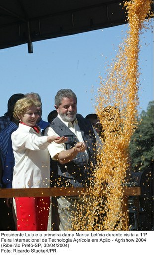 Presidente Lula e a primeira-dama Marisa Letícia visitam a 11ª Feira Internacional de Tecnologia Agrícola em Ação-Agrishow 2004.jpg