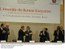 Presidente Lula é cumprimentado pelo prefeito de Paris, Bertrand Delanoë, após o seu discurso no Encontro de Prefeitos do Bureau Executivo de Cidades e Governo Locais Unidos.jpg