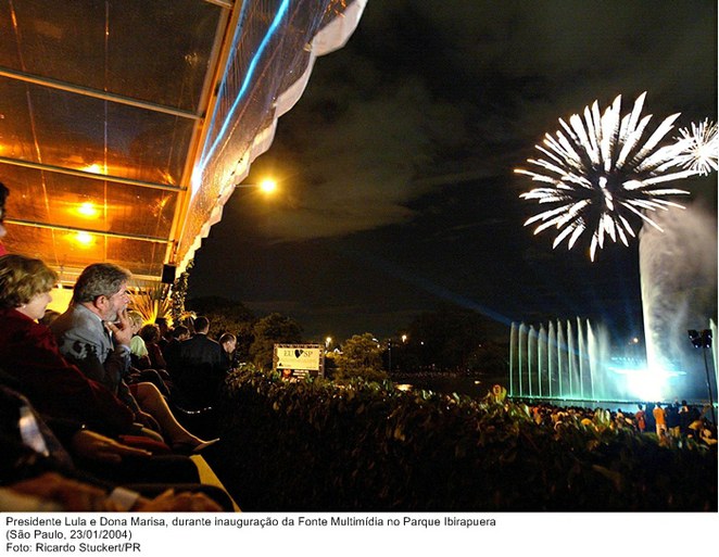 Presidente Lula e Dona Marisa, durante inauguração da Fonte Multimídia no Parque Ibirapuera.jpg