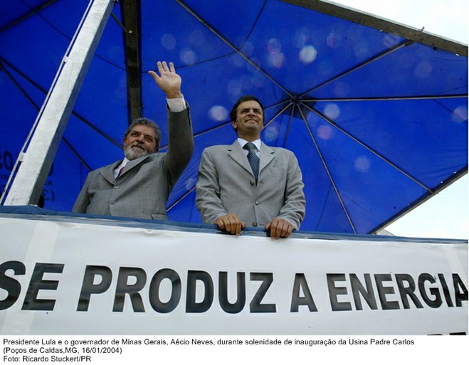 Presidente Lula e o governador de Minas Gerais, Aécio Neves, durante solenidade de inauguração da Usina Padre Carlos.jpg