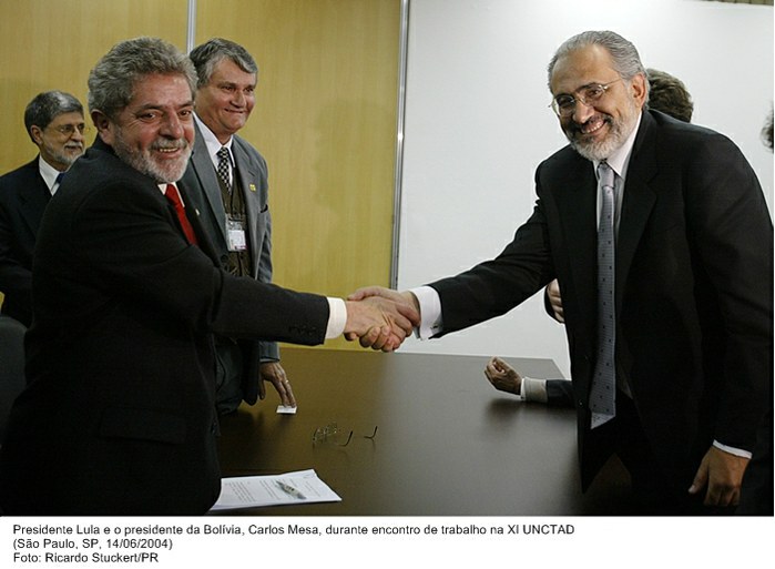 Presidente Lula e o presidente da Bolívia, Carlos Mesa, durante encontro de trabalho na XI UNCTAD.jpg