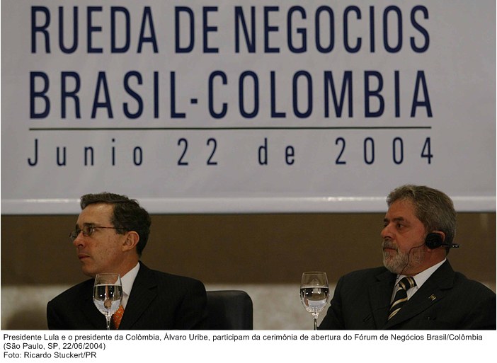 Presidente Lula e o presidente da Colômbia, Álvaro Uribe, participam da cerimônia de abertura do Fórum de Negócios Brasil-Colômbia.jpg