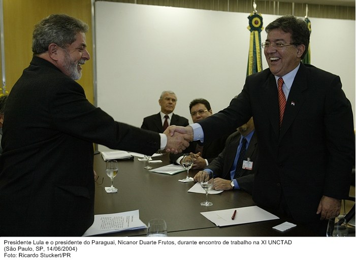 Presidente Lula e o presidente do Paraguai, Nicanor Duarte Frutos, durante encontro de trabalho na XI UNCTAD.jpg