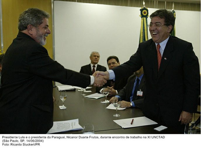 Presidente Lula e o presidente do Paraguai, Nicanor Duarte Frutos, durante encontro de trabalho na XI UNCTAD.jpg
