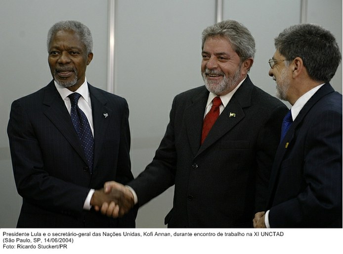 Presidente Lula e o secretário-geral das Nações Unidas, Kofi Annan, durante encontro de trabalho na XI UNCTAD.jpg