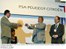 Presidente Lula entrega ao ministro Patrus Ananias a chave do veículo doado pelo presidente mundial da Peugeot, Jean-Martin Folz (d), ao programa Fome Zero.jpg