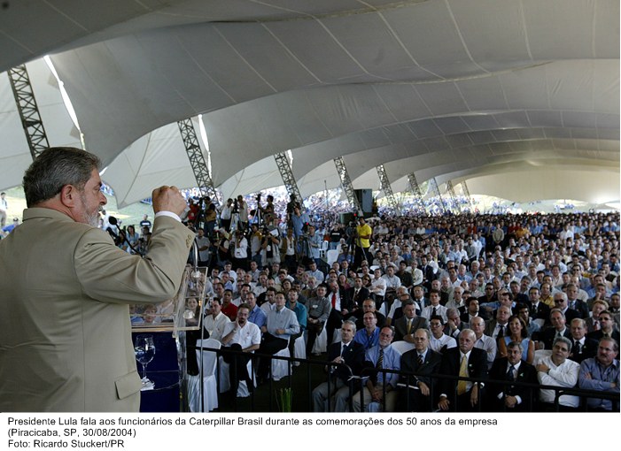 Presidente Lula fala aos funcionários da Caterpillar Brasil durante as comemorações dos 50 anos da empresa.jpg