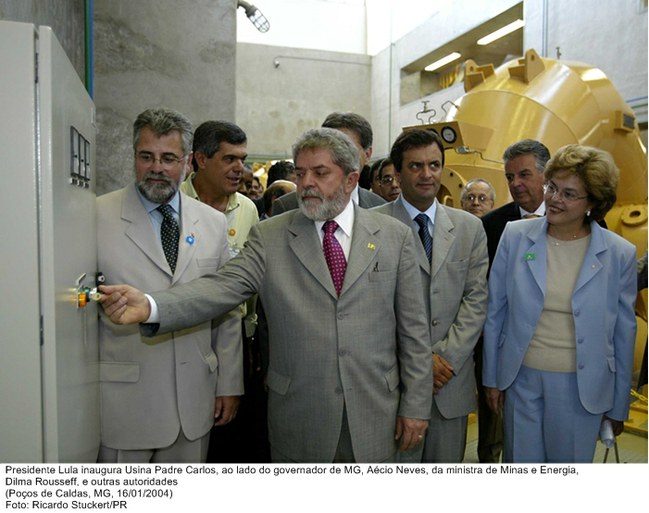 Presidente Lula inaugura Usina Padre Carlos, ao lado do governador de MG, Aécio Neves, da ministra de Minas e Energia, Dilma Rousseff, e outras autoridades.jpg