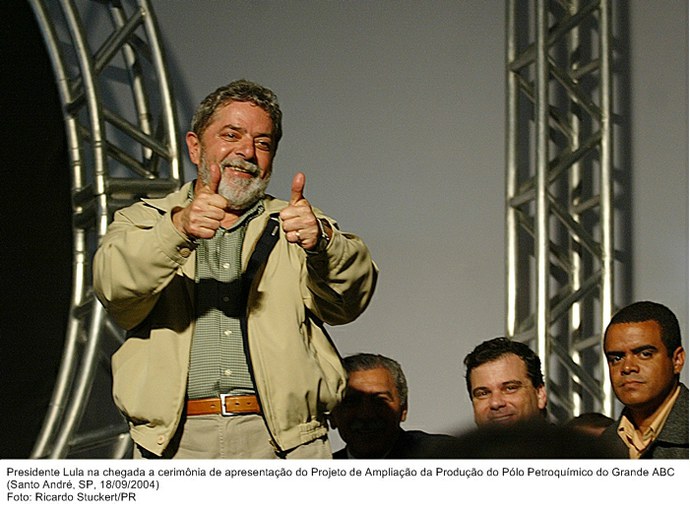 Presidente Lula na chegada a cerimônia de apresentação do Projeto de Ampliação da Produção do Pólo Petroquímico do Grande ABC.jpg