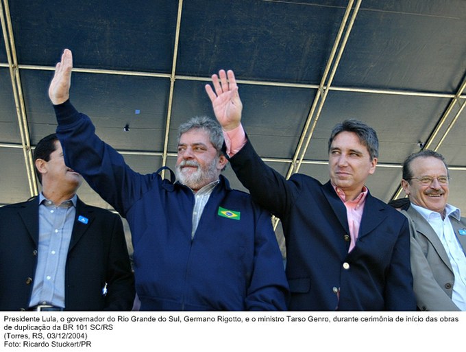 Presidente Lula, o governador do Rio Grande do Sul, Germano Rigotto, e o ministro Tarso Genro, durante cerimônia de início das obras de duplicação da BR 101 SC-RS.jpg