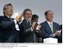 Presidente Lula, o presidente da Embraer, Maurício Botelho (e), e o governador de São Paulo, Geraldo Alckmin (d) aplaudem apresentação do jato Embraer 190.jpg