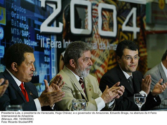 Presidente Lula, o presidente da Venezuela, Hugo Chávez, e o governador do Amazonas, Eduardo Braga, na abertura da II Feira Internacional da Amazônia.jpg