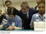 Presidente Lula observa funcionários da Samsung na estação de trabalho. Na foto, o ministro das Cidades, Olívio Dutra.jpg