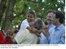 Presidente Lula pega no colo Ivanilza Aparecida Malaquias, de 10 anos, que ele havia conhecido com 16 dias, no assentamento Nova Santo Inácio Ranchinho.jpg