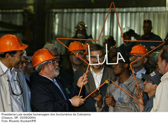 Presidente Lula recebe homenagem dos funcionários da Cobrasma.jpg