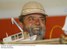 Presidente Lula recebe presente de representantes da comunidade local.jpg