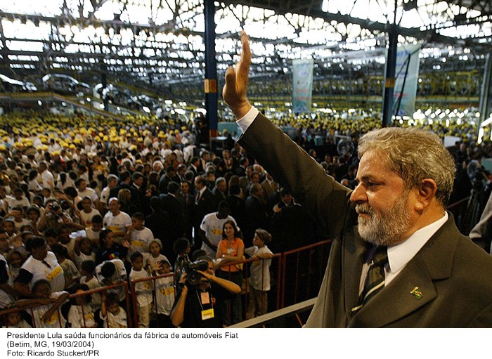 Presidente Lula saúda funcionários da fábrica de automóveis Fiat.jpg