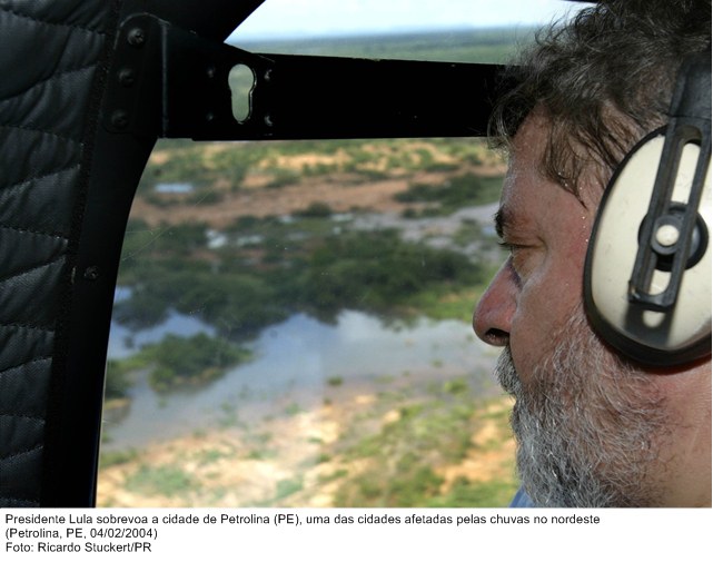 Presidente Lula sobrevoa a cidade de Petrolina (PE), uma das cidades afetadas pelas chuvas no nordeste.jpg